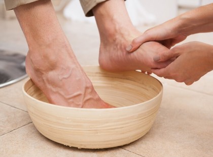 EZ történik, ha lábunkat fél órát ecetben áztatjuk! Nagymamámtól tanultam a módszert!