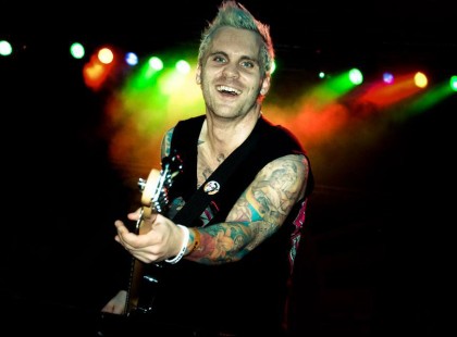 ÉG ÖNNEL MŰVÉSZÚR!Késmárki Zsolttól kell búcsúznunk? Eltávozott az egyik legendás zenész a Hooligans bandájából