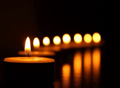 Szörnyű tragédia: hiába rohantak a mentők, tragikus hirtelenséggel elhunyt az énekesnő