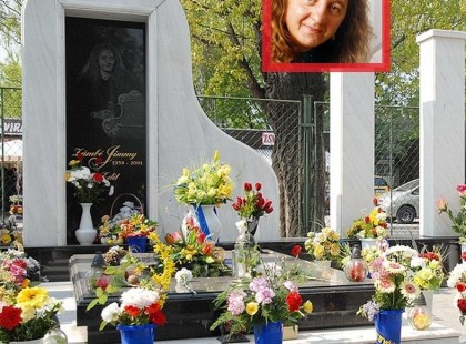 Ma 21 éve halt meg Zámbó Jimmy.. Ma a sírjánál jártunk, Ezt láttuk szerda délelőtt a csepeli temetőben.
