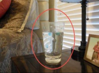 Kitett egy pohár vizet a hálószobába, nem sokkal később megfagyott a vér az ereiben attól amit látott