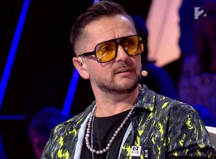 Majka felpofozná az összes oltatlan embert, és nyomdafestéket nem tűrő szavakkal illette őket