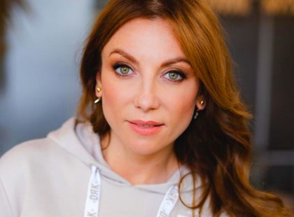 Annyira lelkesen pólyáz máris Rúzsa Magdi. Tündéri babaholmit kapnak a hármas ikrek (videó)