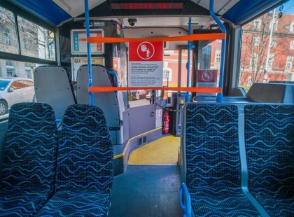 Reggel 7 óta vihogok ezen! A 3 éves kislány megszólalt a buszon: “Te vagy a világ legszebb anyucikája” – A következő mondatán felröhögött az egész busz…