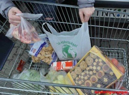 Nemrég egy szupermarketben vásároltam.. életre szóló leckét adtam a fiatal pénztárosnak, Grétának..