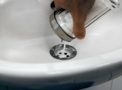 Ezt az agyafúrt megoldást egy öreg néni árulta el nekem. Nem hittem neki addig, amíg saját magam ki nem próbáltam! A dugulás azonnal megszűnt!