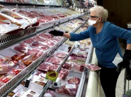 Farhátat lopott egy nyugdíjas néni - a kiérkező Rendőrök amit műveltek a nénivel, az szóért kiált