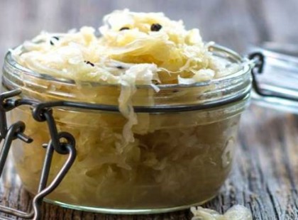 Mindenki tudja, hogy tele van C-vitaminnal, de arról senki nem beszél, mit tesz a testeddel a savanyú káposzta!