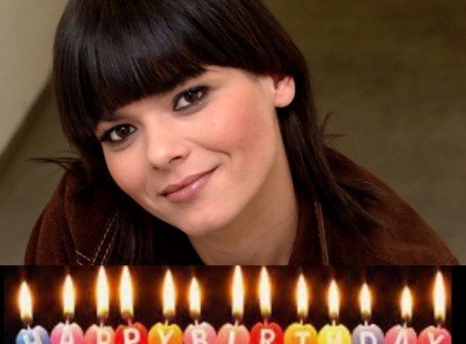 Most érkezett a hír Oláh ibolyáról l!Gyertyát is gyújtottak. Rengetegen küldik most jókívánságaikat.