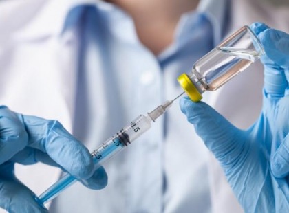 Miért van egyre több pozitív az oltottak között? A szakértő válaszolt