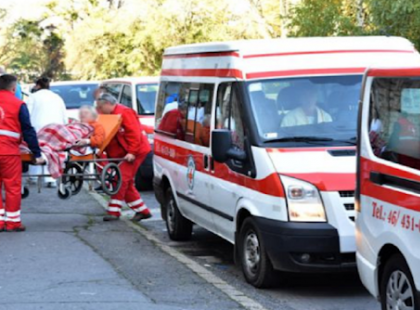 Szívszorító! Reggel fél 9-kor kopogtattak a betegszállítók egy 80 éves idős hölggyel – Ami ezután történt, örökre belém égett