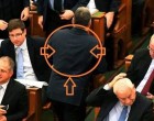 Orbán Viktor vészhelyzetben lenne? Egy érdekes kép szivárgott ki róla.. Orbán golyóálló mellényben jár a Parlamentbe?