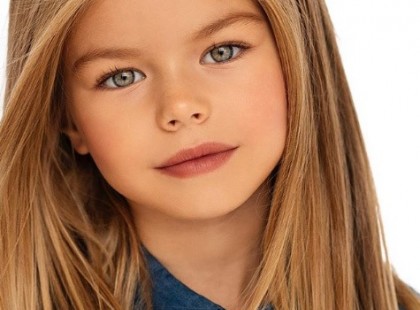 Egykor a világ legszebb gyermekének választották - 19 évesen lélegzetelállítóan fest az egykori gyereksztár: