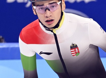 Megvolt az első anyarém de......Hiába nyert Liu Shaolin Sándor az 1000 méteres döntőben, elvették tőle az aranyérmet.