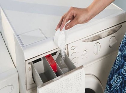 EZÉRT önts egy csomag sütőport a mosógépbe! Imádni fogod!