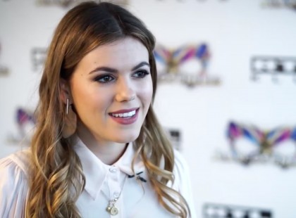 Nem jelentkezik. Eltűnt Csobot Adél!Aggódnak a rajongók!