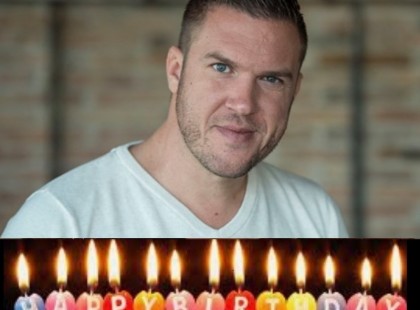 Most érkezett a hír Kasza Tibiről l!Gyertyát is gyújtottak. Rengetegen küldik most jókívánságaikat.