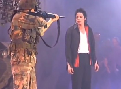 Michael Jackson üzenete : Békét az embereknek!!! Békét a Földnek!!! Ne legyen több háború!!!