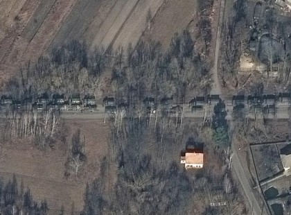 Lehet, hogy Kijev még ma délelőtt elesik? Egy több mint 5 kilométeres orosz konvoj indult meg, tankokkal akarnak benyomulni a fővárosba