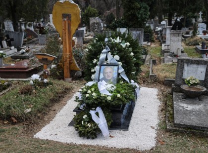 Milliókba került Damu Roland temetése.. ma a sírjánál jártunk, és EZT a szomorú látványt tapasztaltuk.