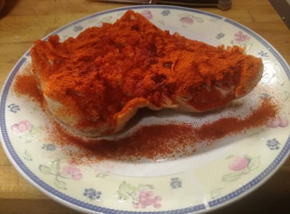 Zúzott paprikás fokhagymával megkent csécsi szalonna - így készítsd házilag