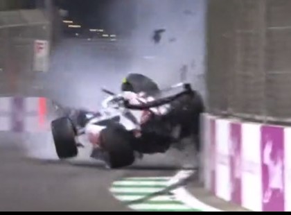 Schumacher 270-nel csapódott a falba, kettészakadt az autója – Videón az óriási baleset!