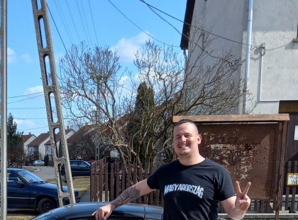 Ezt nézzétek :D 60 milliós autójára rakatta rá Orbán Viktort ez az ember..