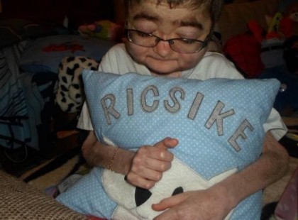 Mély fájdalommal tudatjuk, hogy Farkas Ricsi ma hajnalban meghalt..