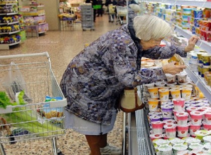 Egy bolti eladó kitálal: a nyugdíjasoknak igenis van pénze, nem is kevés…