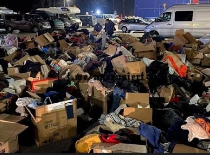 Kezdem azt hinni, hogy tök felesleges segélyszállítmányokat összerakni, ha így végzik az adományok… Döbbenet !Nézzétek a többi fotót!