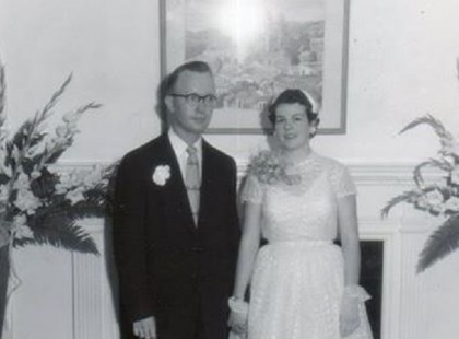 60 évig éltek boldog házasságban. A feleség halála után férje egy papírfecnit talál a pénztárcájában, az asszony kézírásával: