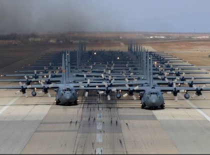 Jön az amerikai hadsereg – 7000 katona érkezik, “ha az egyiküket éri támadás, mindenki támad”