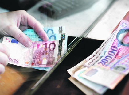 Több mint 400 forintos euró közeleg, még jobban elszállhat az infláció