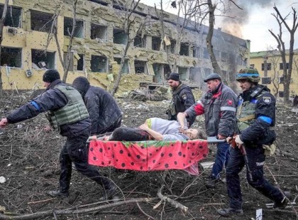 Gyász : Meghalt az a terhes nő, akit hordágyon menekítettek a mariupoli szülőotthonból