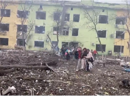 Drámai hír!Az oroszok lebombázták a mariupoli szülészeti klinikát - rengeteg nő halt meg !