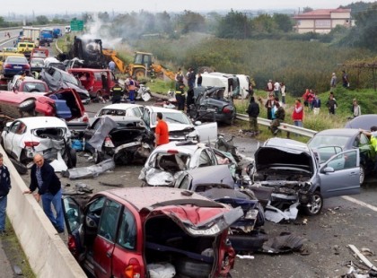 Tragédia az M1-esen: 5 halálos, 1 súlyos, 43 személyi sérülés.....