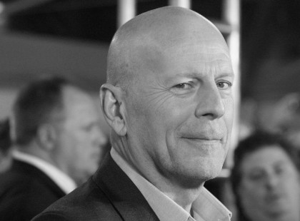 ÉG ÖNNEL MŰVÉSZÚR!Bruce Willistől kell búcsúznunk… A családja jelentette be a hírt....