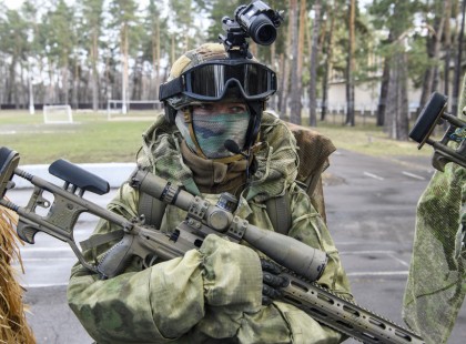 A világ leghalálosabb mesterlövésze dermesztő figyelmeztetést adott az Oroszoknak, Ukrajnába utazott...ő vadászta le a hírhedt...