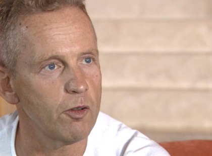 1 perce jött a hír Schobert Norbiról.Így van most a stroke-ja után