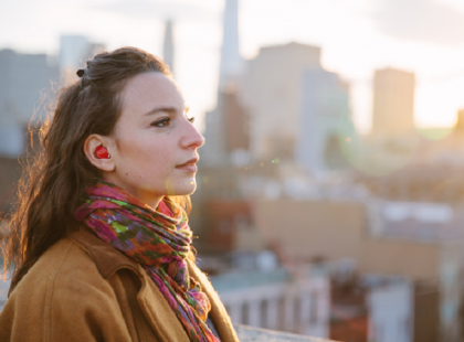 Tedd ezt a készüléket a füledbe és azonnal lefordítja amit idegennyelven mondanak!