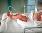 Az orvosok döbbenten rohantak be a kórterembe, miután az anyuka ezt tette haldokló babájával