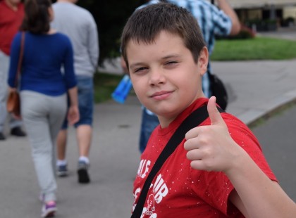 Egy tizenegy éves srác világosan megnevezte azt a 10 okot, amik miatt a gyerekek nem akarnak iskolába járni!! Szerinted is igaza van?