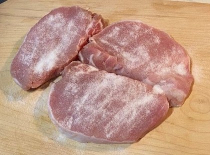 Szódabikarbónát hintett a húsra a sütés előtt: mióta megmutatta, csak így csinálom!