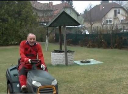 Nagy Feró (kisnyugdíjas) megmutatta gyönyörű birtokát: ő gondozza a hatalmas kertet