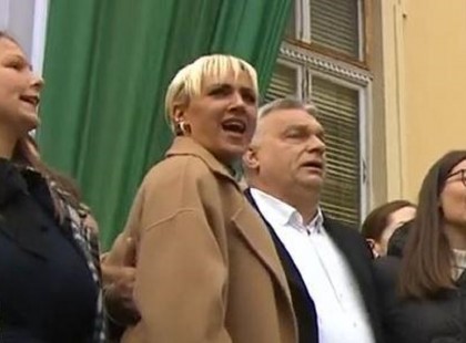 TÓTH GABI ÉS ORBÁN VIKTOR ÖSSZEÖLELKEZVE ÉNEKELTEK EL EGY HAZAFIAS DALT: A VIDEÓBÓL KIDERÜL, HOGY HANGZOTT!Mutatjuk!