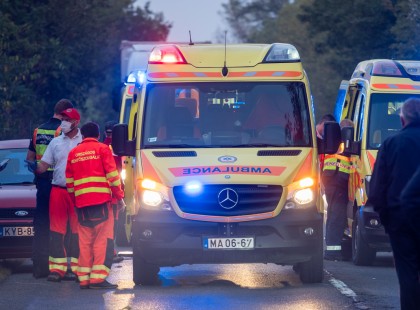 Horrorbaleset: Öt ember meghalt és 13 embert kellett kórházba vinni.