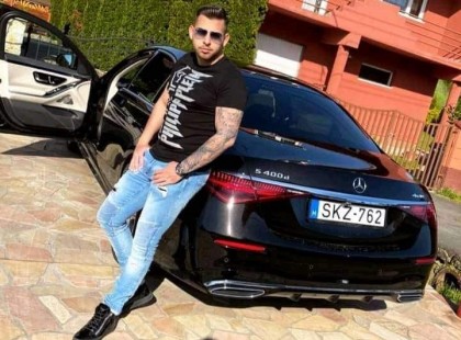 Felborult a porschéval a 22 éves Tamás, és szörnyethalt. Győzike legjobb barátja volt, sírva nyilatkozott Győző