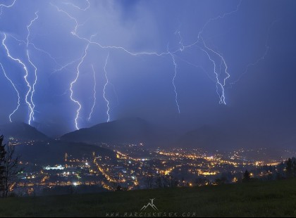 11 megyére riasztás jött – Aki itt él, zárjon be mindent, hatalmas vihar érkezik, mutatjuk mikor!