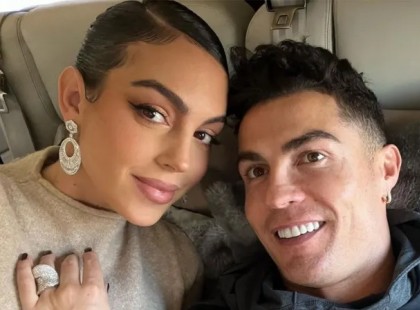 Itt az első fotó!Igazi hajas baba! Itt az első Cristiano Ronaldoék kislányáról