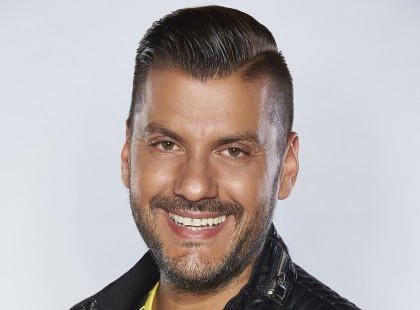 Hatalmas a boldogság!Gyönyörű baba ? Itt az első fotó a babáról: Kökény Attila hatódottan tartja a kezében a kicsit